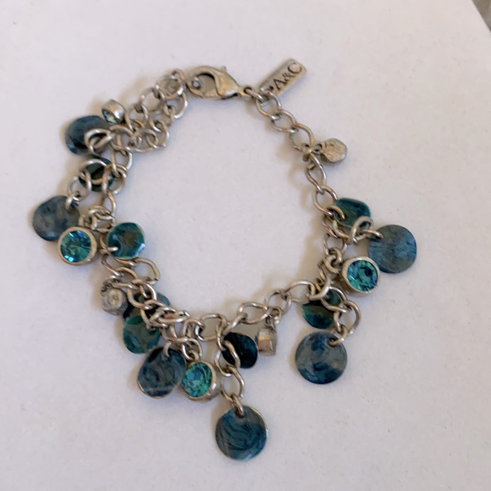 Bracelet with teal rhinestone
